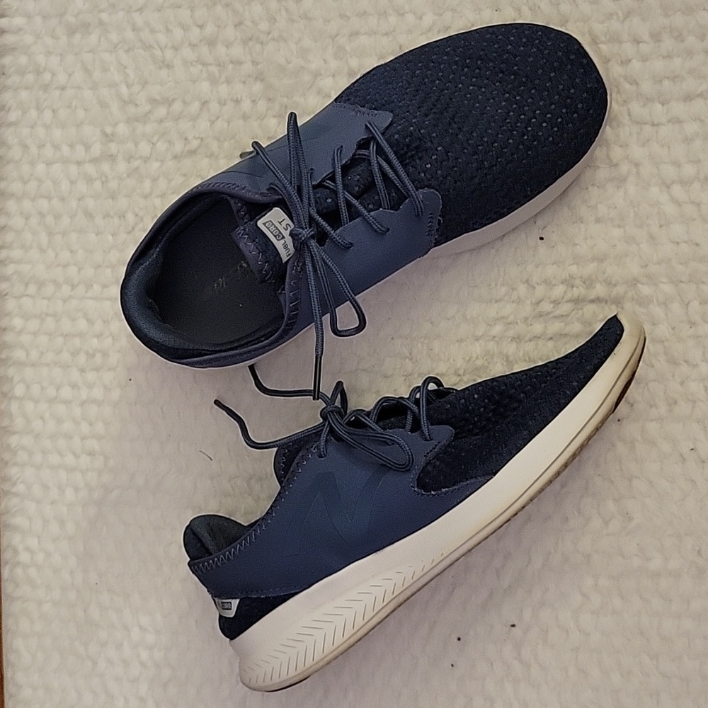 New Balance navy blue texture Fuel Core Coast sneaker white sole laces 7.5 EUC …